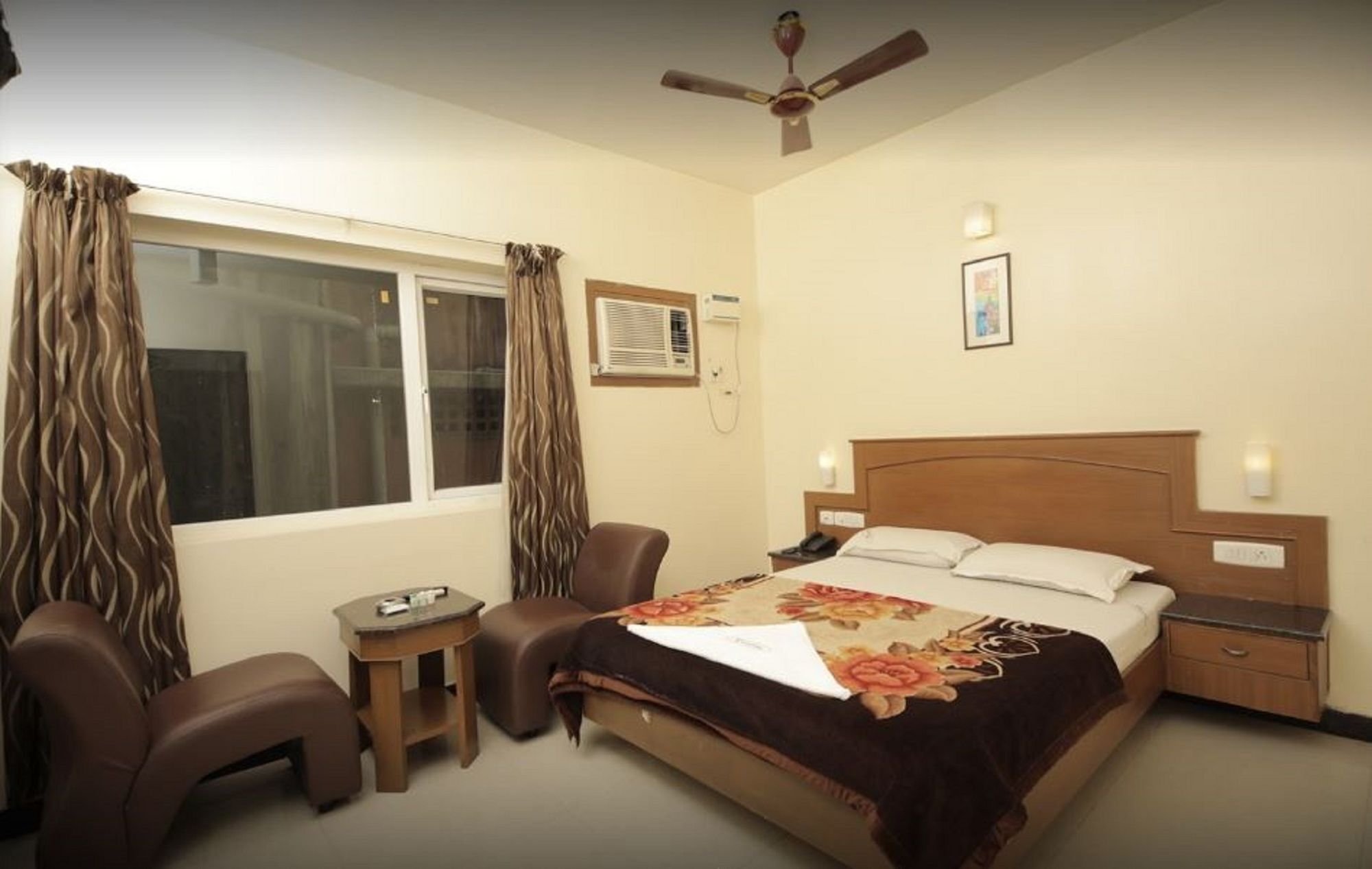 Krishna Inn Chennai Esterno foto